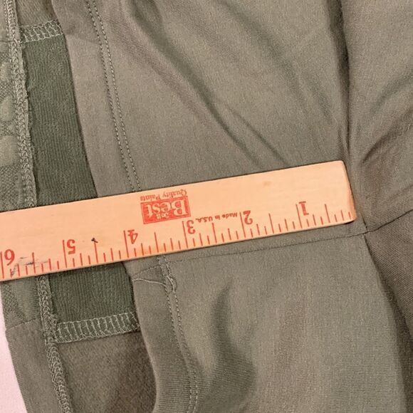 Nine West Active Size Small Athletic shorts olives green with drawstring waist - Picture 8 of 9